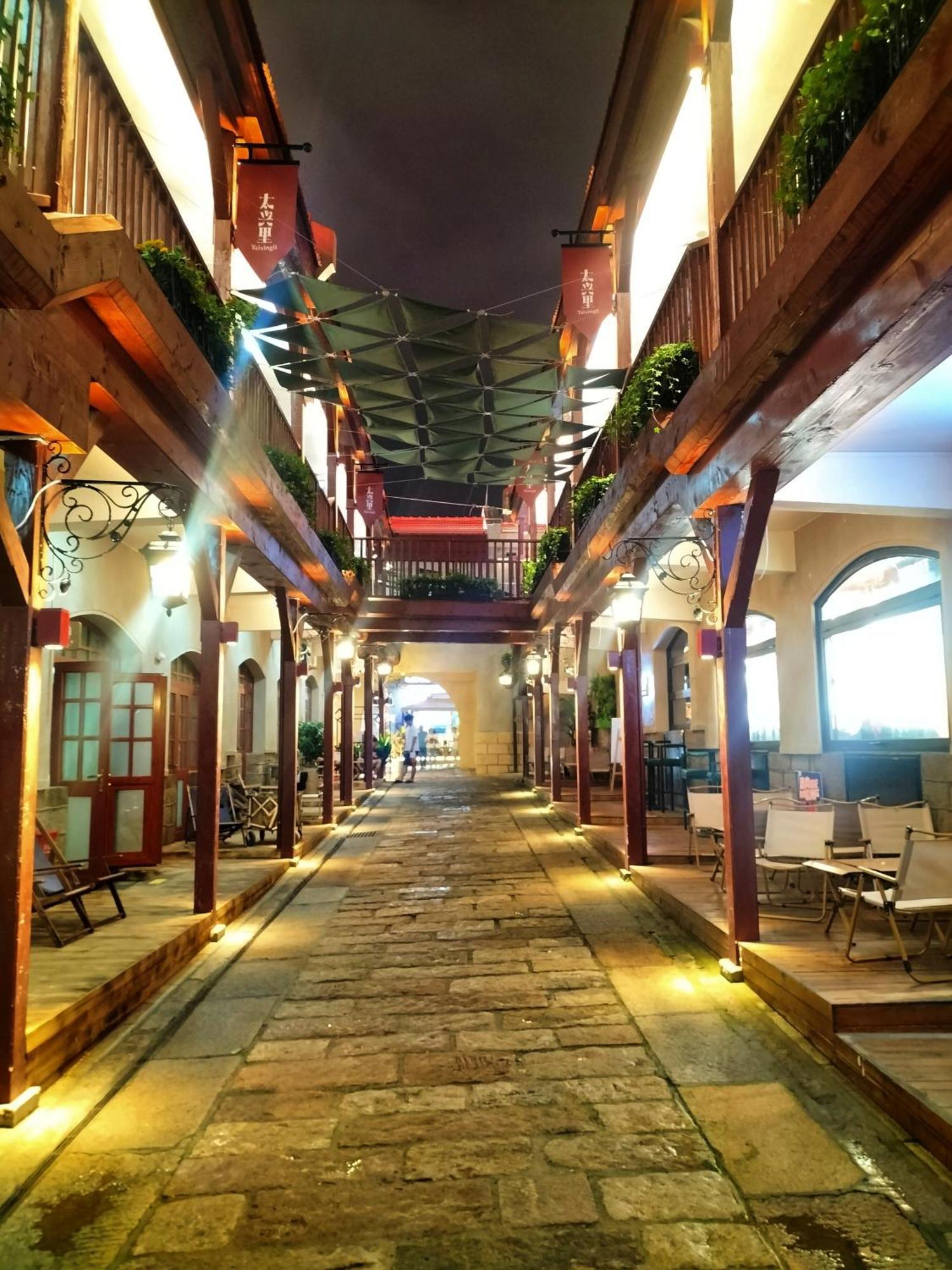 Hua Qi Kaiserdom Hotel Zhongshan Road St Michael'S Cathedral And Zhanqiao Pier Qingdao Exterior foto