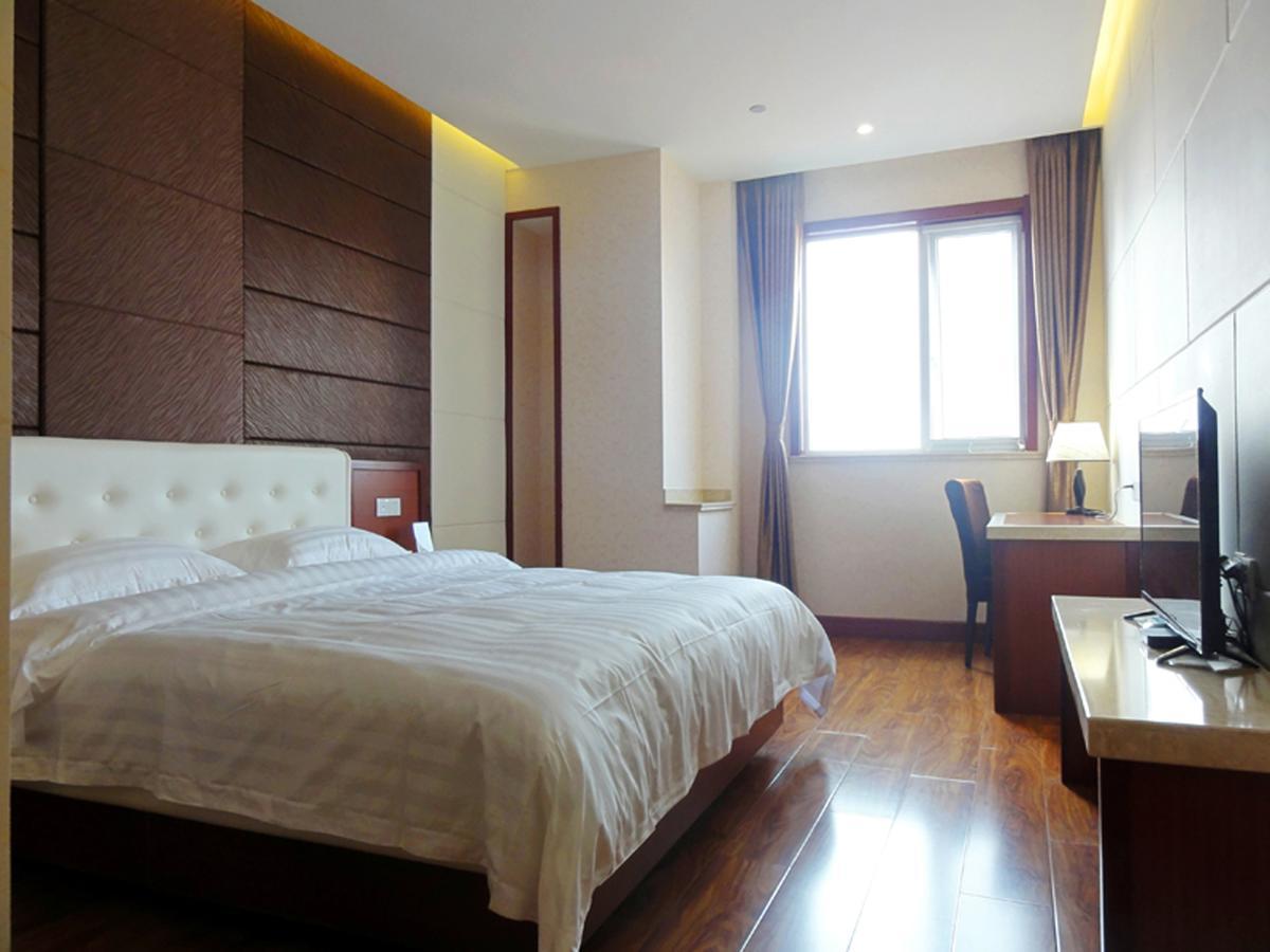 Hua Qi Kaiserdom Hotel Zhongshan Road St Michael'S Cathedral And Zhanqiao Pier Qingdao Exterior foto