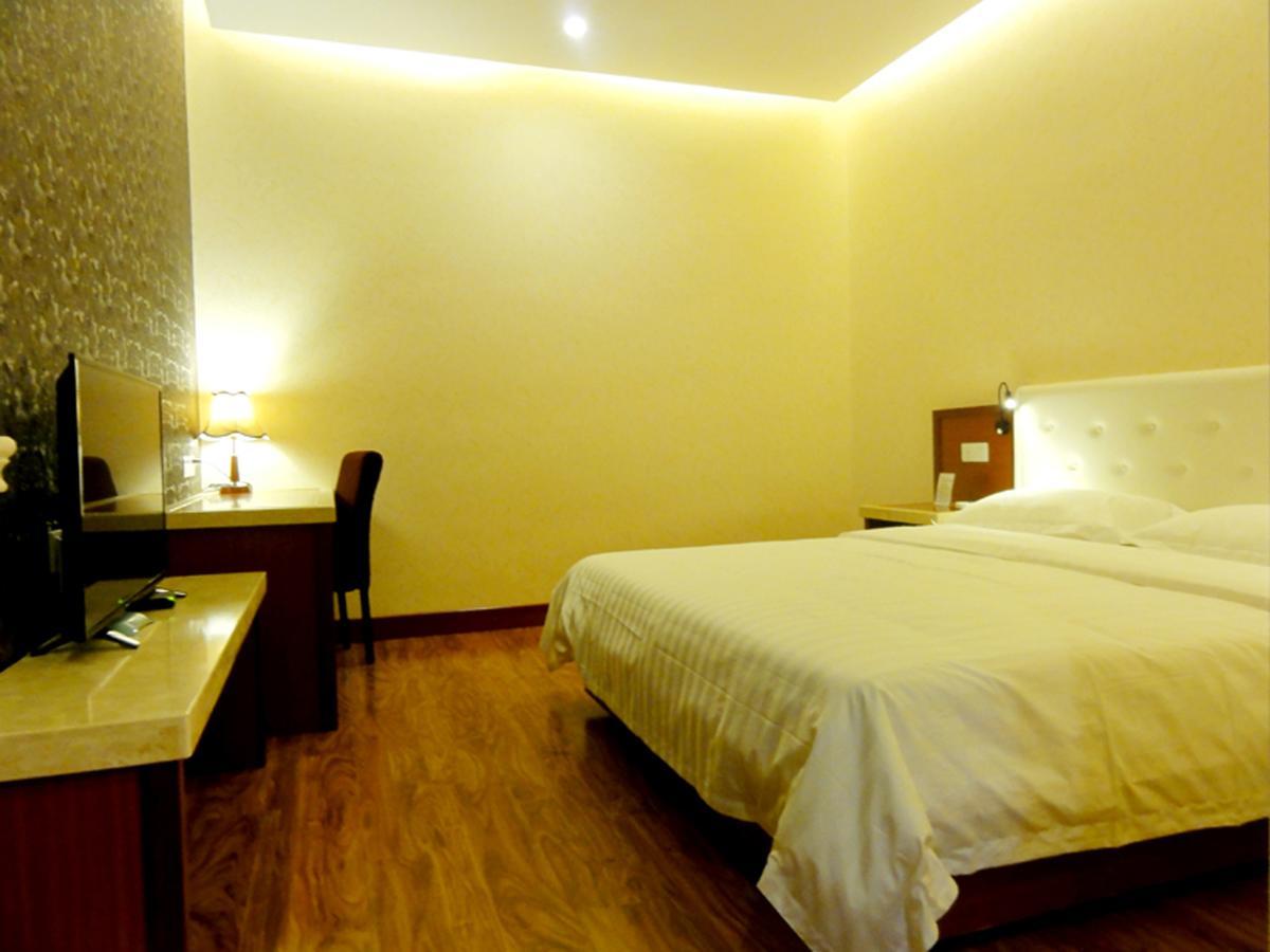 Hua Qi Kaiserdom Hotel Zhongshan Road St Michael'S Cathedral And Zhanqiao Pier Qingdao Exterior foto