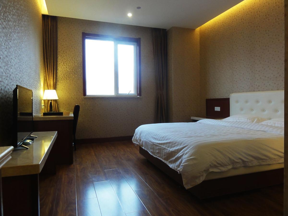 Hua Qi Kaiserdom Hotel Zhongshan Road St Michael'S Cathedral And Zhanqiao Pier Qingdao Exterior foto