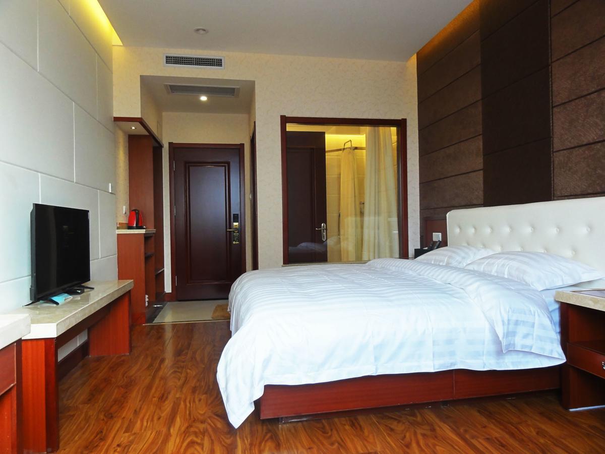 Hua Qi Kaiserdom Hotel Zhongshan Road St Michael'S Cathedral And Zhanqiao Pier Qingdao Exterior foto